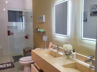 e8c347aa-f835-4029-adfa-8471a69ad727